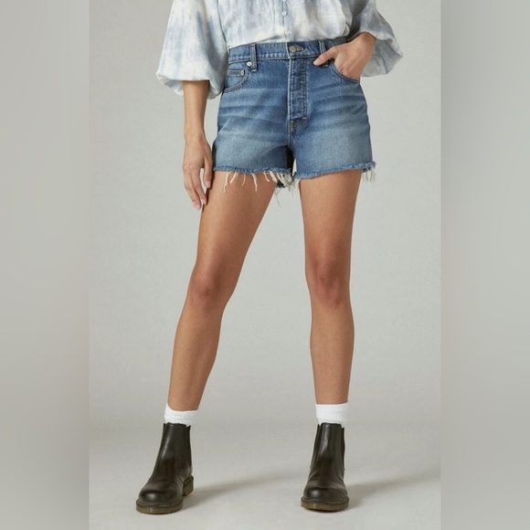 Lucky Brand Mom High Rise Denim Shorts Frayed Hem Button Fly - Size 0/25 - Picture 1 of 15